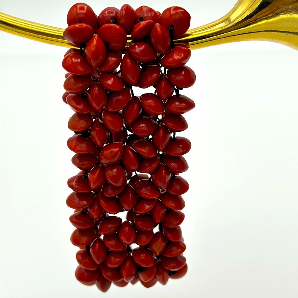 Red Rondel seeds, flower design stretchable Bracelet. size 7-8 (SKU 184)